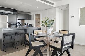 Stunning 2-bed Apartment With Water Views