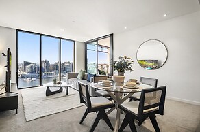Stunning 2-bed Apartment With Water Views