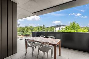Stylish 2-bed in Braddon With Alfresco Dining