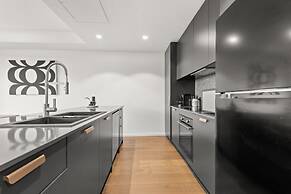 Stylish 2-bed in Braddon With Alfresco Dining