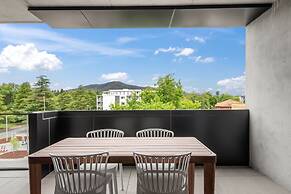 Stylish 2-bed in Braddon With Alfresco Dining