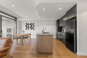 Stylish 2-bed in Braddon With Alfresco Dining