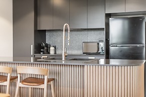 Stylish 2-bed in Braddon With Alfresco Dining