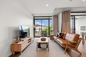 Stylish 2-bed in Braddon With Alfresco Dining