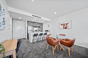 Stylish 1-bed Retreat Steps From Foreshore