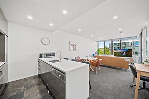Stylish 1-bed Retreat Steps From Foreshore