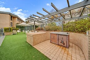 2-bed With Pool, Bbq, Tennis Court & Parking