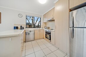 2-bed With Pool, Bbq, Tennis Court & Parking