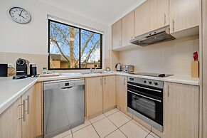 2-bed With Pool, Bbq, Tennis Court & Parking