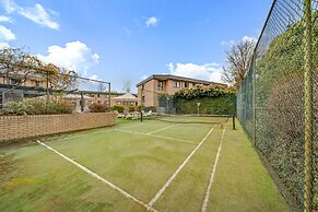 2-bed With Pool, Bbq, Tennis Court & Parking