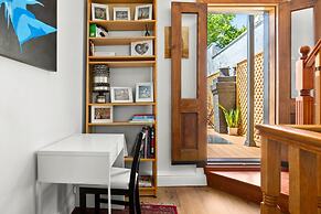 Stylish Inner-city Terrace Home With Rooftop Deck