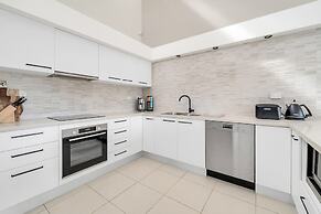 3-bed With Beach Views and Entertainment Area