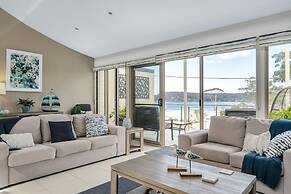 3-bed With Beach Views and Entertainment Area