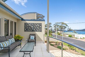 3-bed With Beach Views and Entertainment Area