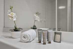 Central 2-bed Pad With Tennis Court,