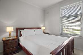 Central 2-bed Pad With Tennis Court,