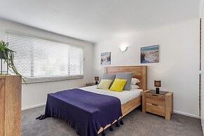 Cosy 2-bedroom Seaside Unit Steps From Beach