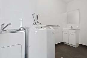 Executive and Spacious Apartment With Balcony