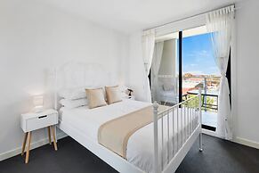 Executive and Spacious Apartment With Balcony