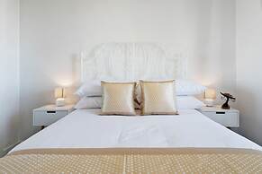 Executive and Spacious Apartment With Balcony