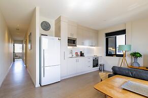 Comfy 2-bedroom Apartment With a Clyde River View