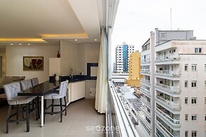 Apt w/ 3BR & BBQ 350m From the Beach Lam0601