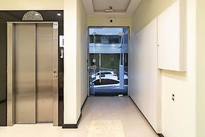 Apt w/ 3BR & BBQ 350m From the Beach Lam0601