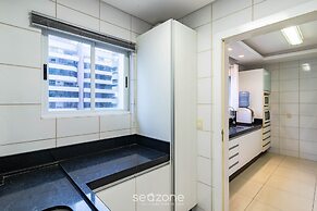 Apt w/ 3BR & BBQ 350m From the Beach Lam0601