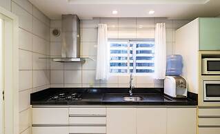 Apt w/ 3BR & BBQ 350m From the Beach Lam0601