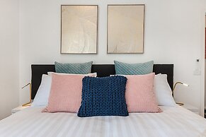 Gorgeous 3-bed House With Spacious Shared Backyard