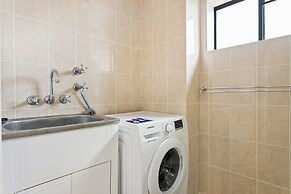Charming 2-bed Apartment With City Views