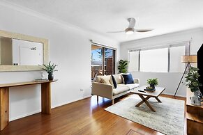 Coastal 2-bed With Balcony, 200m From Beach