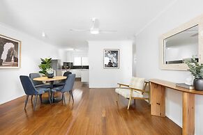 Coastal 2-bed With Balcony, 200m From Beach