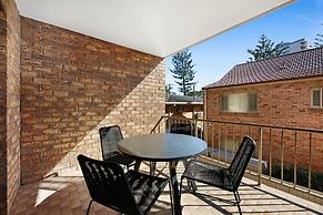 Coastal 2-bed With Balcony, 200m From Beach