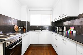 Coastal 2-bed With Balcony, 200m From Beach