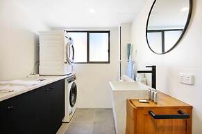 Coastal 2-bed With Balcony, 200m From Beach