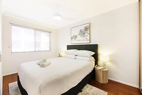 Coastal 2-bed With Balcony, 200m From Beach