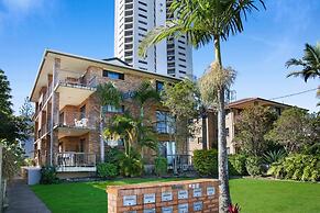 Coastal 2-bed With Balcony, 200m From Beach