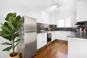 Coastal 2-bed With Balcony, 200m From Beach