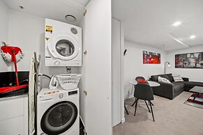 Central 1-bed Apartment With Pool