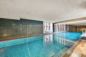 Central 1-bed Apartment With Pool