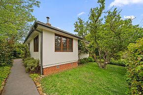 Comfortable 3-bed Haven Near Canberra Attractions