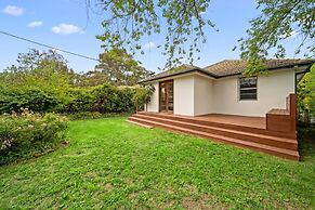 Comfortable 3-bed Haven Near Canberra Attractions