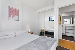 Cosy 1-bed With Private Balcony By Showgrounds