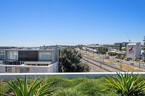 Chic Studio Stay Near Cafes and Coastline