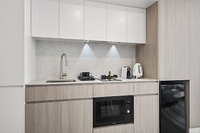 Chic Studio Stay Near Cafes and Coastline