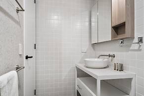 Chic Studio Stay Near Cafes and Coastline