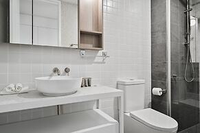 Chic Studio Stay Near Cafes and Coastline