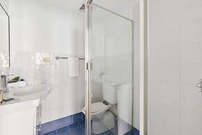 Spacious 2-bed Apartment Near Parramatta CBD