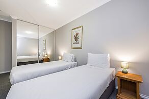 Central East Perth Flat With Pool & Gym Access